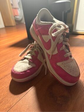 Nike Dunk Low Pink/White Fuchsia Sneaker Little Kids size 2T